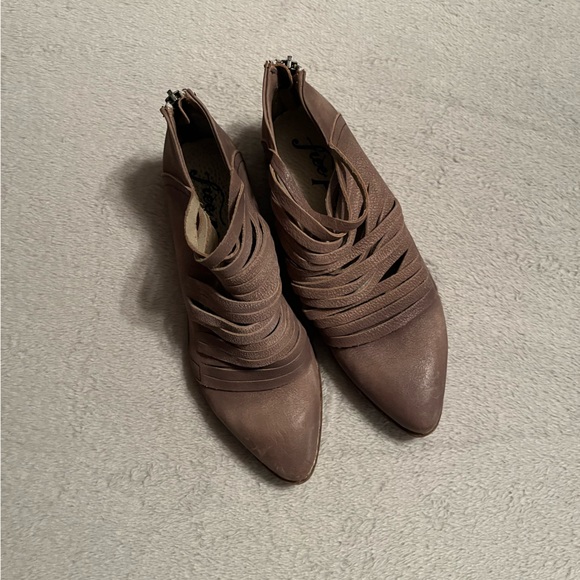EUC Free People Lost Valley Ankle Boots—size 37 (size 7) - Picture 3 of 9